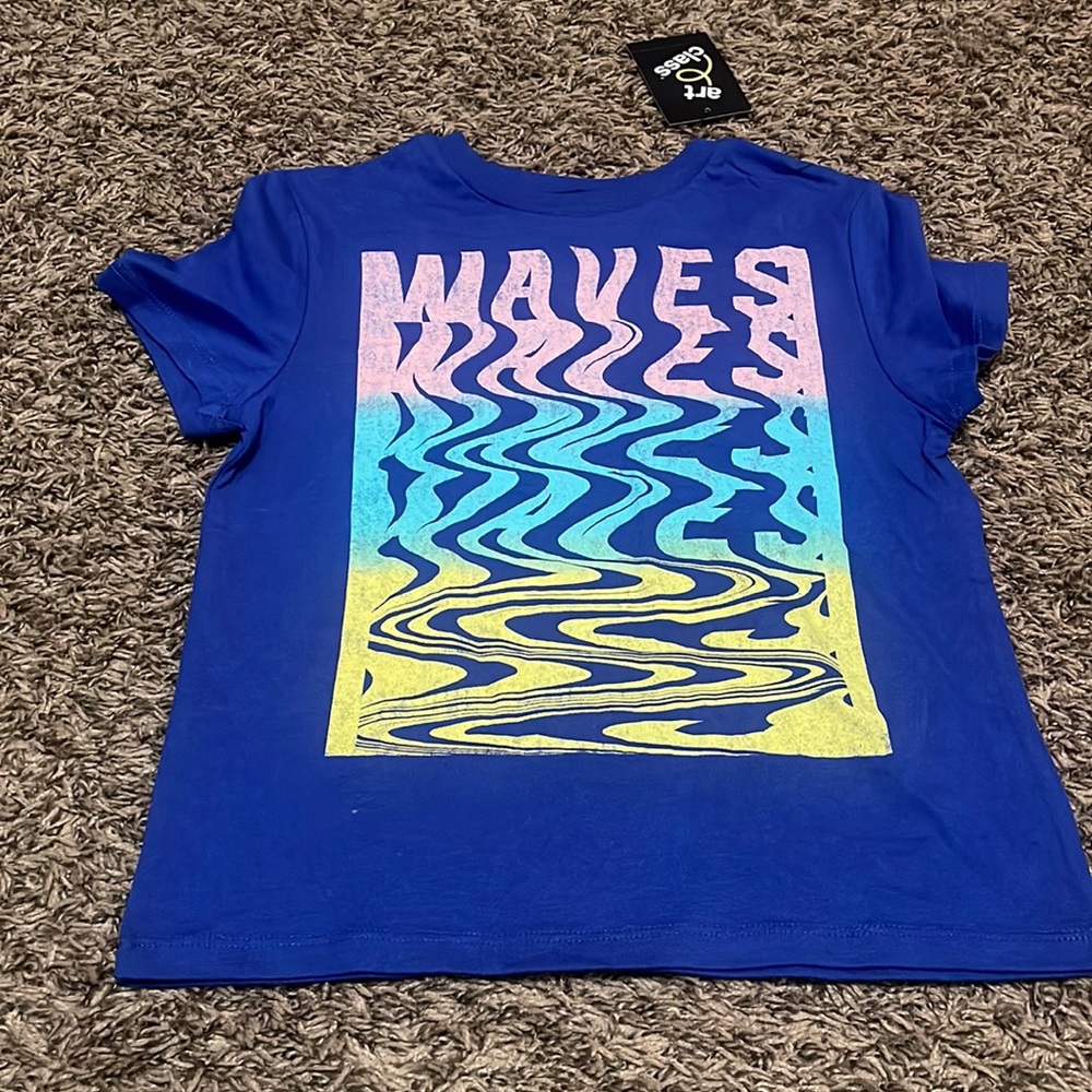 (17) Art class waves crew neck shirt
